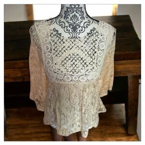 Blue Planet Medium Elegant Lace Short Sleeve Top - Cream